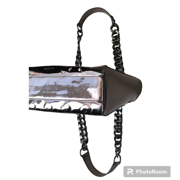Marc by Marc Jacobs Metallic Tote, with Chain Straps, EUC like new - Picture 5 of 12